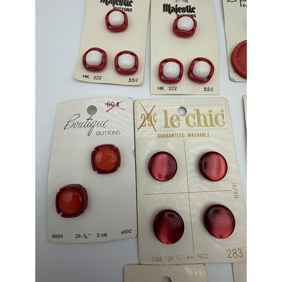 Vintage Red Buttons Lot on Cards Majestic Le Chic La‎ Petite Japan Holland - Picture 2 of 10